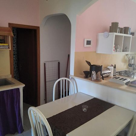 Cesare Battisti Apartment Seggiano Bilik gambar