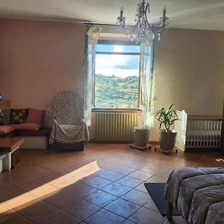 Cesare Battisti Apartment Seggiano Bilik gambar