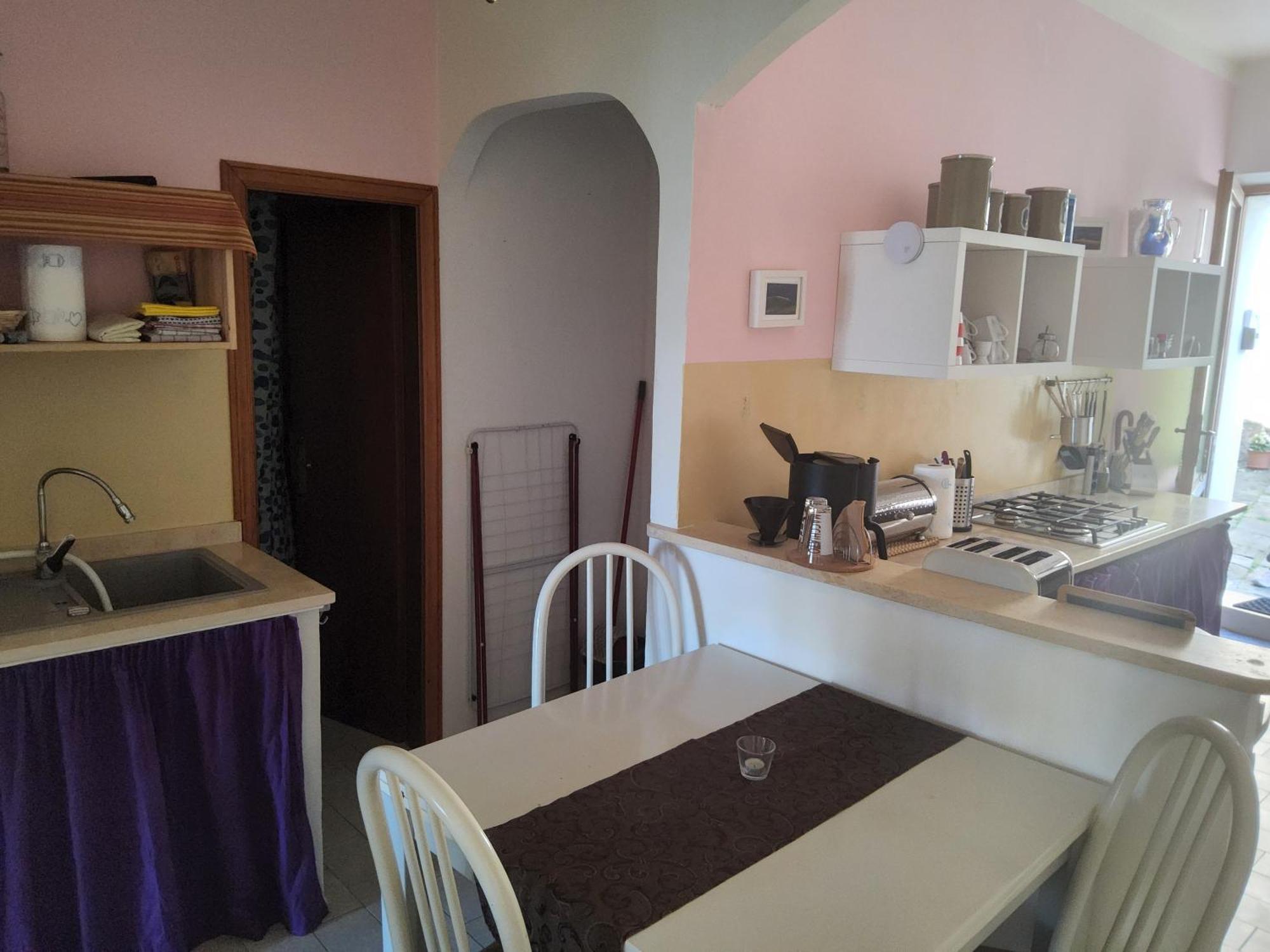 Cesare Battisti Apartment Seggiano Bilik gambar