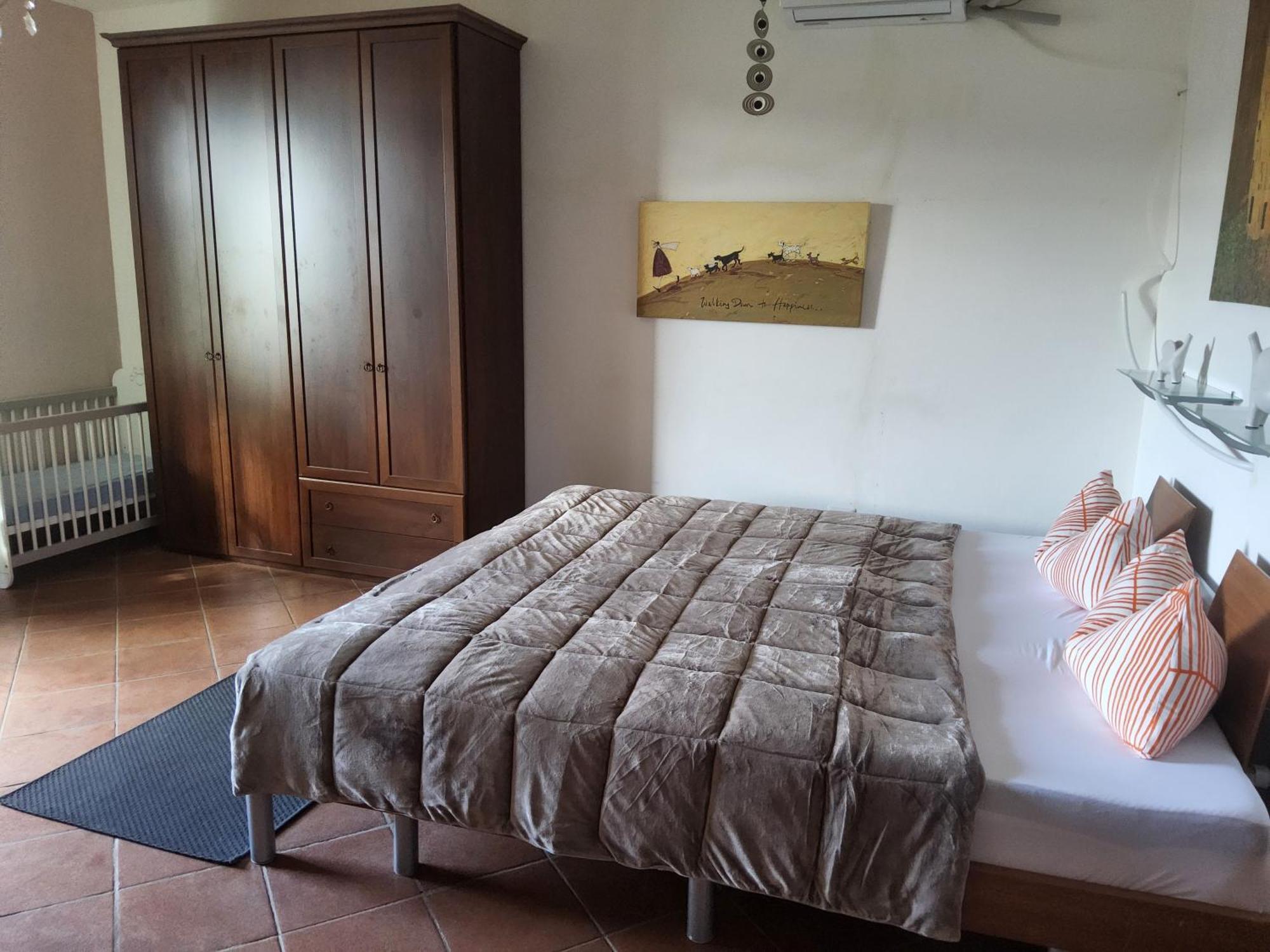 Cesare Battisti Apartment Seggiano Bilik gambar