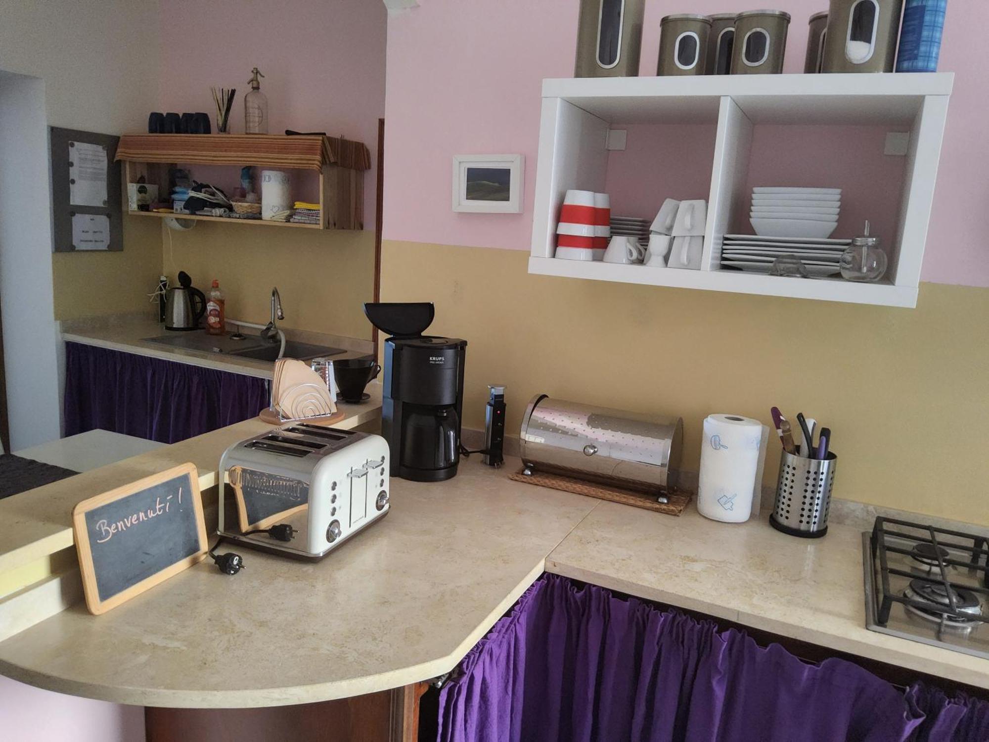 Cesare Battisti Apartment Seggiano Bilik gambar